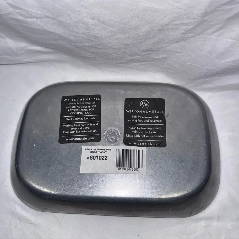 vintage Wilton Armetale pewter bread serving tray Peace on Earth Goodwill to All